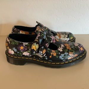 GENTLY USED Dr. Marten Mary Janes!